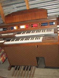 lot 30 image: Kimball organ in good condition