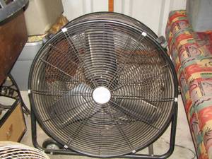 lot 11 image: Medium size shop fan