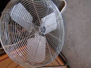 lot 211 image: shop fan