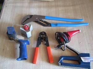 lot 216 image: crimpers- stapler- plus