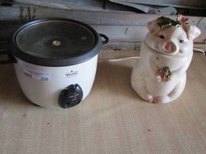 lot 230 image: pig cookie jar- crock pot