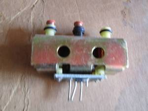 lot 233 image: ELECTRONIC COMPONENTS