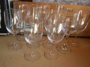 lot 14 image: clear wine glasses like new