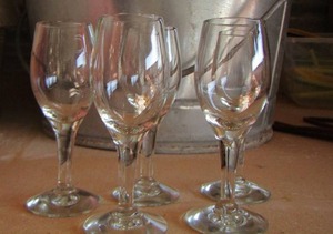 lot 22 image: CORDIAL OR SHERRY GLASSES  like new  QTY 5