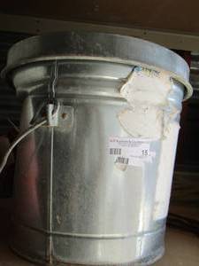 lot 15 image: small metal bucket with lid