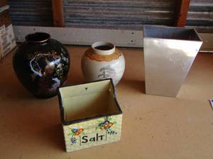 lot 253 image: vases and napkin holders