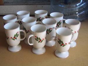 lot 19 image: Christmas Holly PORCELAIN CUPS - JAPAN  QTY 10