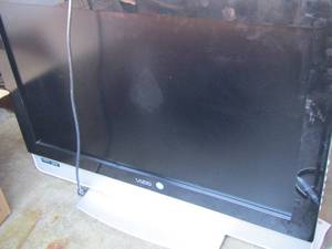 lot 283 image: Vizio TV works