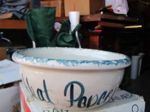 lot 294 image: popcorn bowl new  by American pottery