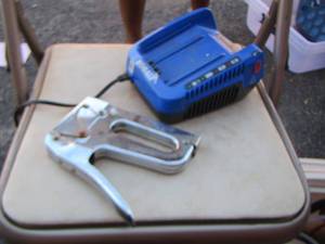 lot 316 image: KOBALT BATTERY CHARGER 40V,   Staple GUN