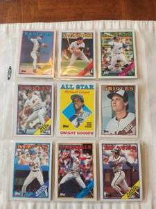 lot 43 image: Selection of 1988 Topps Baseball Cards