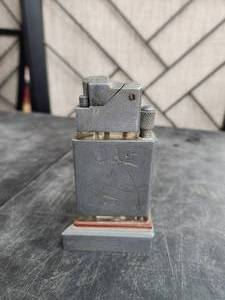 lot 7 image: Vintage working lighter