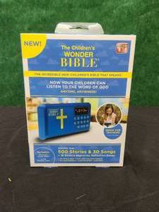 lot 14 image: The Childrens Wonder Bible - over 500 stories