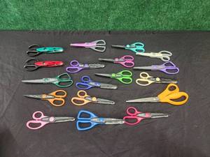 lot 33 image: Selection of crafting scissors