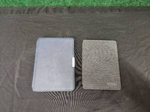 lot 34 image: Selection of 2 Kindles - operate - no cords