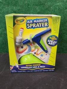 lot 54 image: Crayola air maker sprayer - electric powered