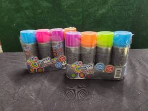 lot 153 image: Goofy Foot spray chalk - 2 packs of 4