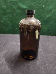 lot 171 image: Selection of 8 laboratory amber glass bottles