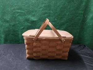 lot 186 image: Vintage split weave picnic basket