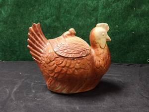 lot 196 image: Vintage chicken cookie jar