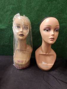 lot 206 image: Pair of mannequin heads