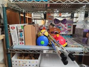lot 211 image: Toy lot