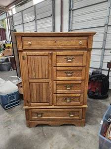 lot 77 image: Stanley furniture dresser
