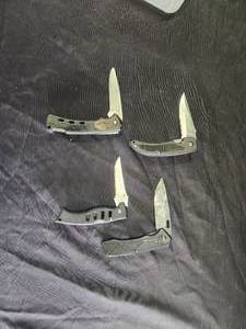 lot 231 image: Selection of 4 pocketknives