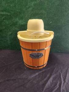 lot 259 image: Electric ice cream maker