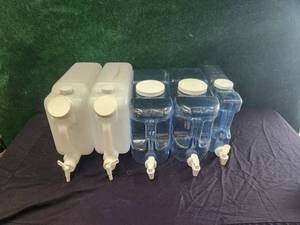 lot 263 image: Selection of 5 plastic beverage dispensers