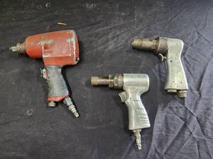 lot 272 image: Selection of air tools