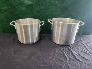 lot 273 image: 8- and 10-quart Alegacy pots
