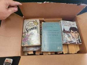 lot 280 image: Selection of vintage books
