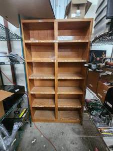 lot 302 image: Wood bookshelf with adjustable shelfs - 84 x 48 x 13
