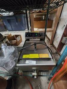 lot 301 image: Deep fryer