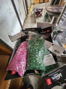 lot 313 image: Box of arranging supplies