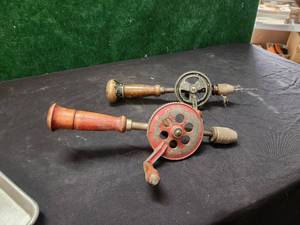 lot 308 image: Selection of 2 vintage hand drills