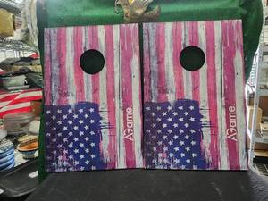 lot 320 image: Cornhole game - no bags - has crack