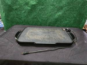 lot 321 image: Presto electric griddle