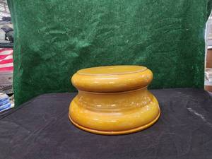 lot 323 image: Italian made planter-vase stand