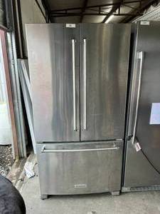 lot 86 image: KitchenAid refrigerator - Was plugged in and came on and it did get cold (ran overnight)