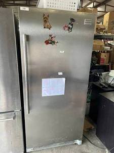 lot 100 image: Frigidaire refrigerator - Was plugged in and came on and it did get cold (ran overnight)