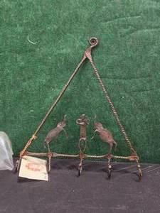 lot 144 image: Selection of 5 metal Elephant themed wall hangers