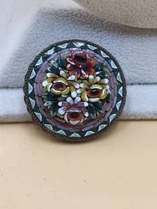 lot 3 image: Vintage micro mosaic floral broach pin - Italy