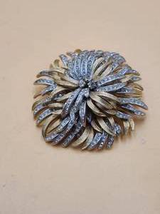 lot 43 image: Vintage broach by Kramer