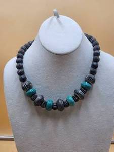 lot 68 image: Vintage necklace