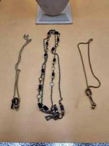 lot 73 image: Selection of Jewelry - Miriam Haskell necklace, rope style and eyeglass holder