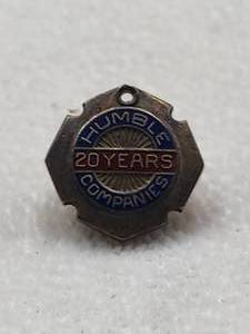 lot 78 image: 14-Kt gold Humble Companies-20 years award pinback