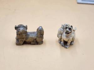 lot 103 image: Antique Ivory Netsuke figure & carved jade dog