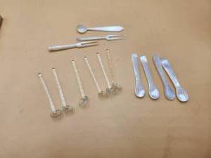 lot 118 image: Collection of vintage salt spoons - alabaster, glass